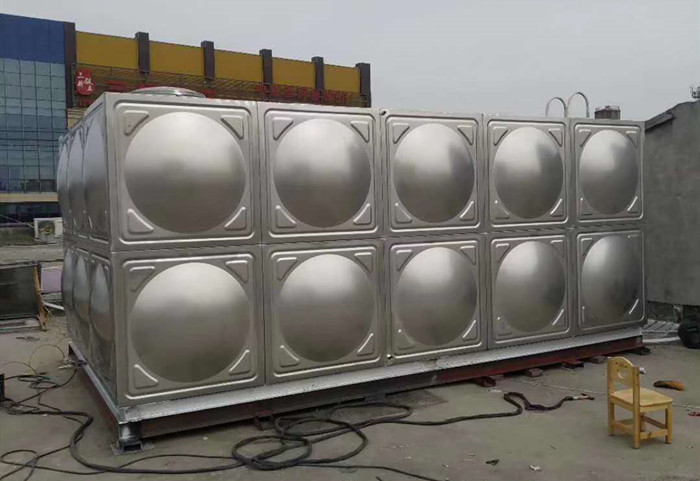 不銹鋼消防水箱該如何與消防穩(wěn)壓泵進行連接?